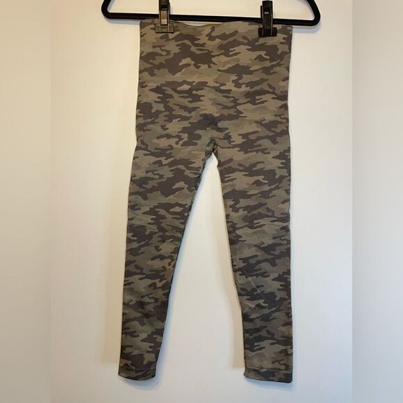 Spanx | Green Camouflage Crop Leggings | Size Large - Picture 1 of 3